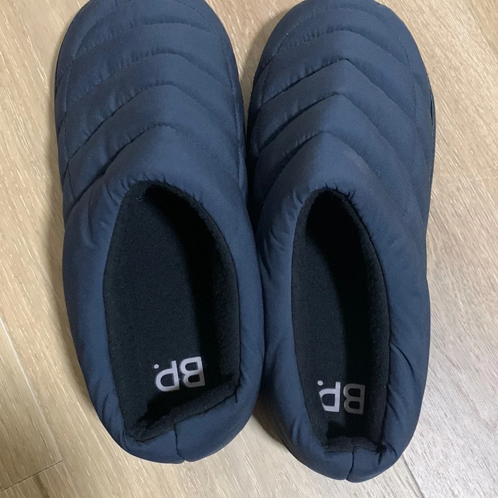 The fluffiest, comfiest INDOOR/OUTDOOR unisex slippers